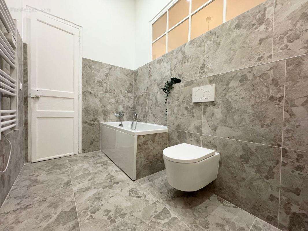 Appartement à MARSEILLE-1E