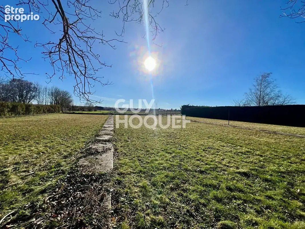 COGNAT LYONNE - Maison T5 d'environ 135 m², terrain de 2168 m² - photo 4