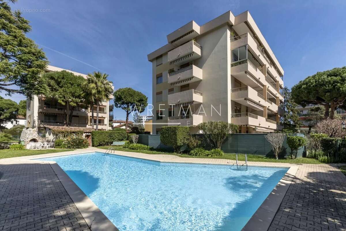 Appartement à SAINT-LAURENT-DU-VAR