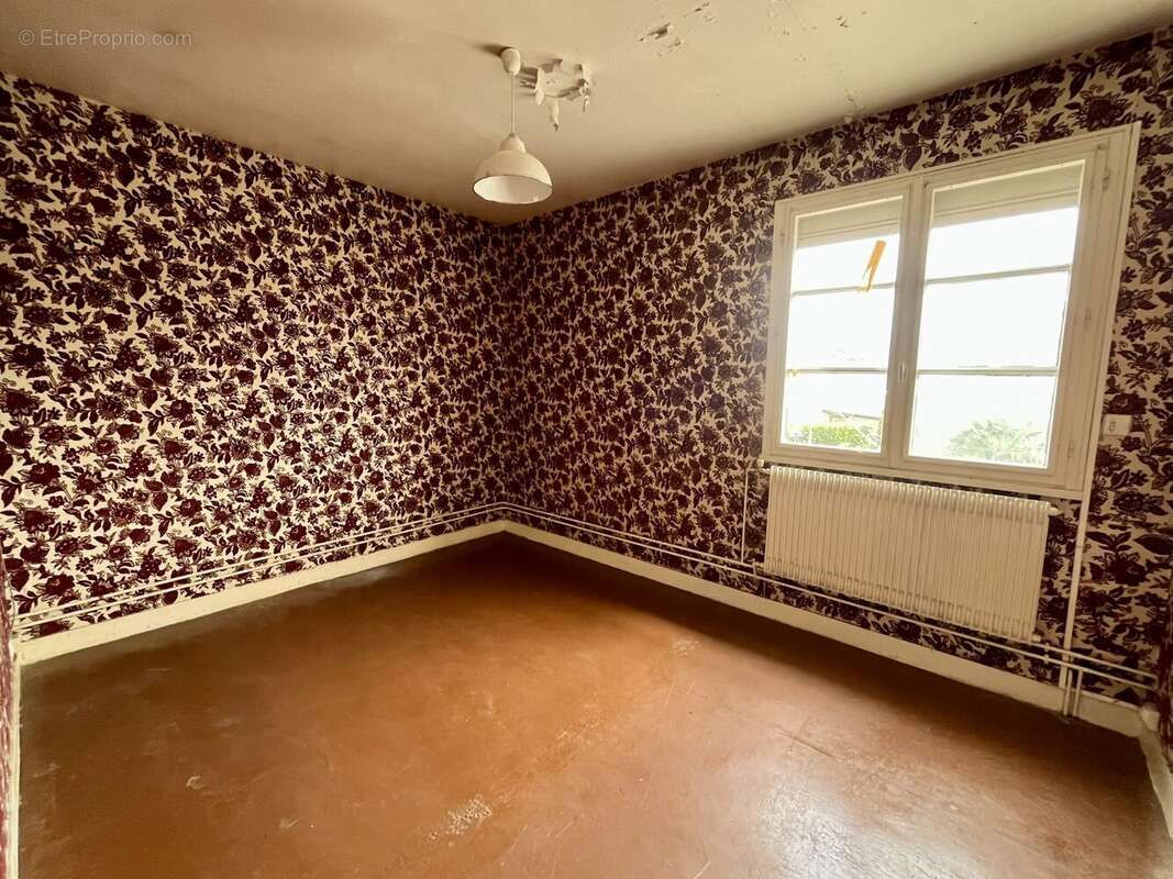 Maison à SAINT-JEAN-DE-LA-RUELLE