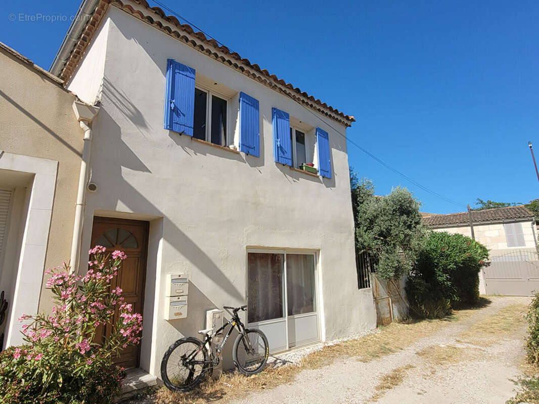 Appartement à MOURIES