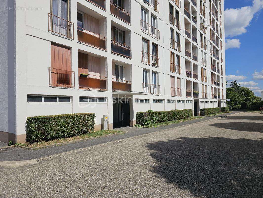 Appartement 5 pièces en rez-de-chaussée surélevé avec cave - photo 7