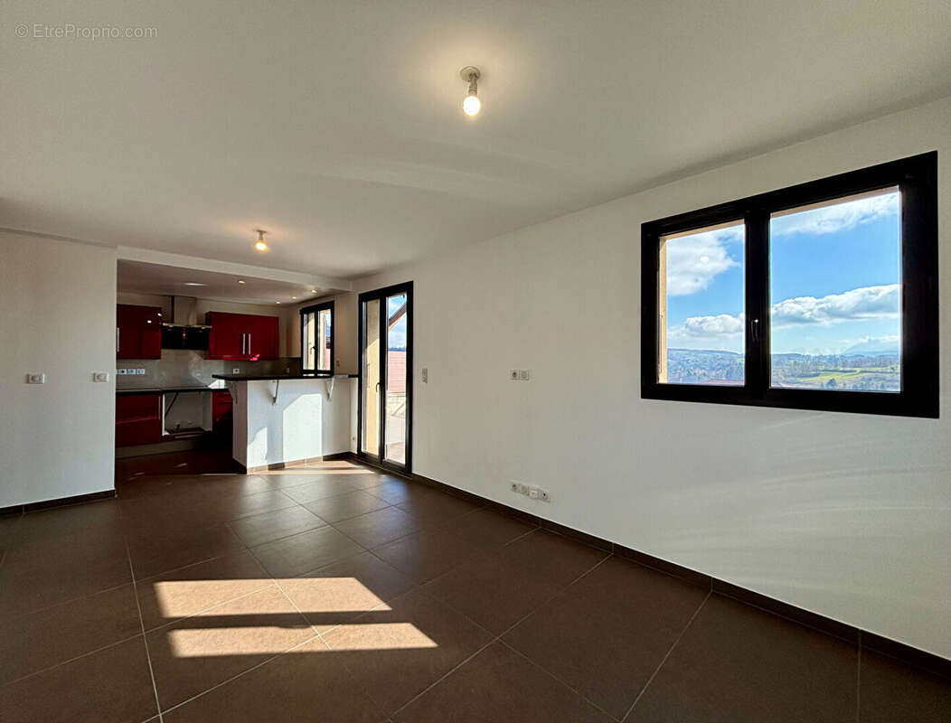 Appartement à ALLONZIER-LA-CAILLE