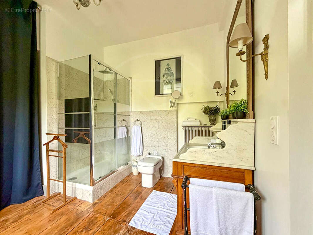 Maison à COUTRAS