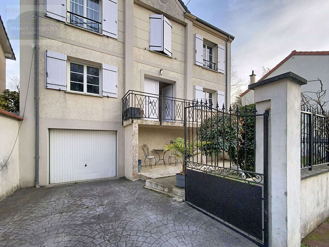 Maison à SAINT-MAUR-DES-FOSSES