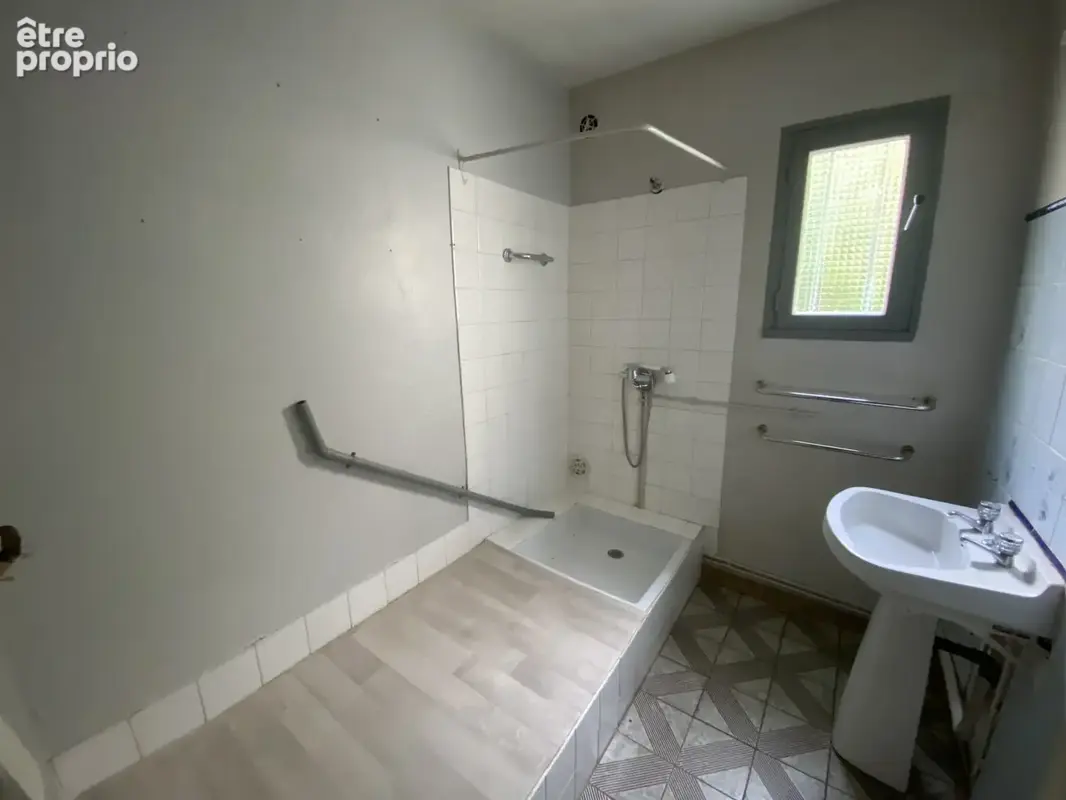 Limoux, Ensemble immobilier avec garages et dépendances - photo 14