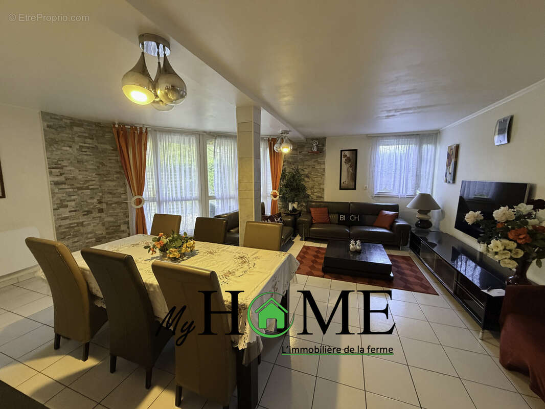 Appartement à SAVIGNY-LE-TEMPLE