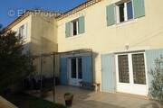 Maison à ENTRAIGUES-SUR-LA-SORGUE