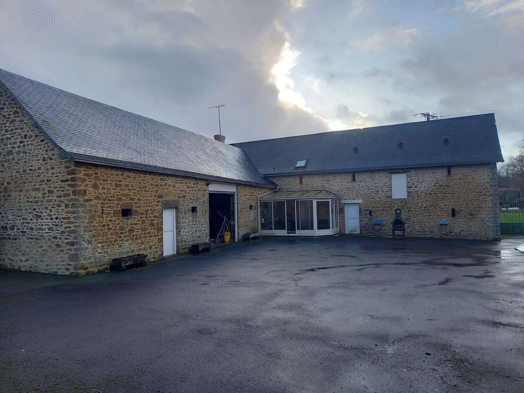 Maison à SAINT-HILAIRE-DU-MAINE