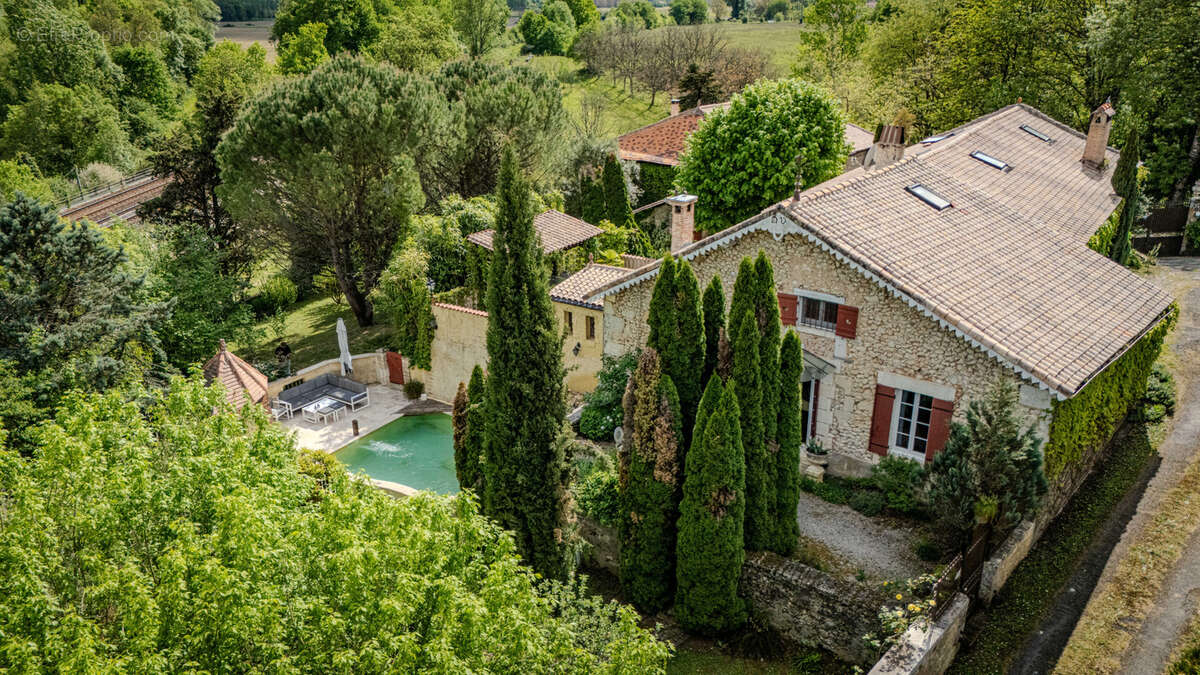 Maison à DOUZILLAC