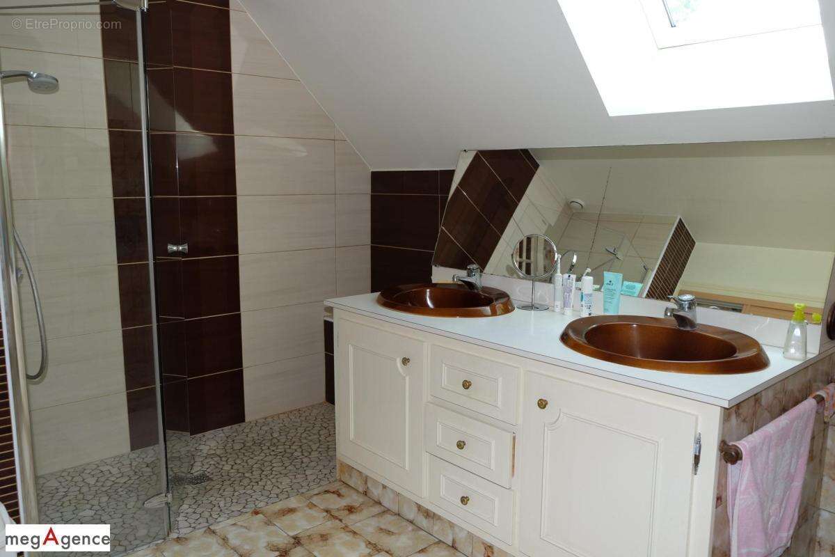 Maison familiale 175 m² – Piscine, jardin paysager et logement indépendant - photo 17