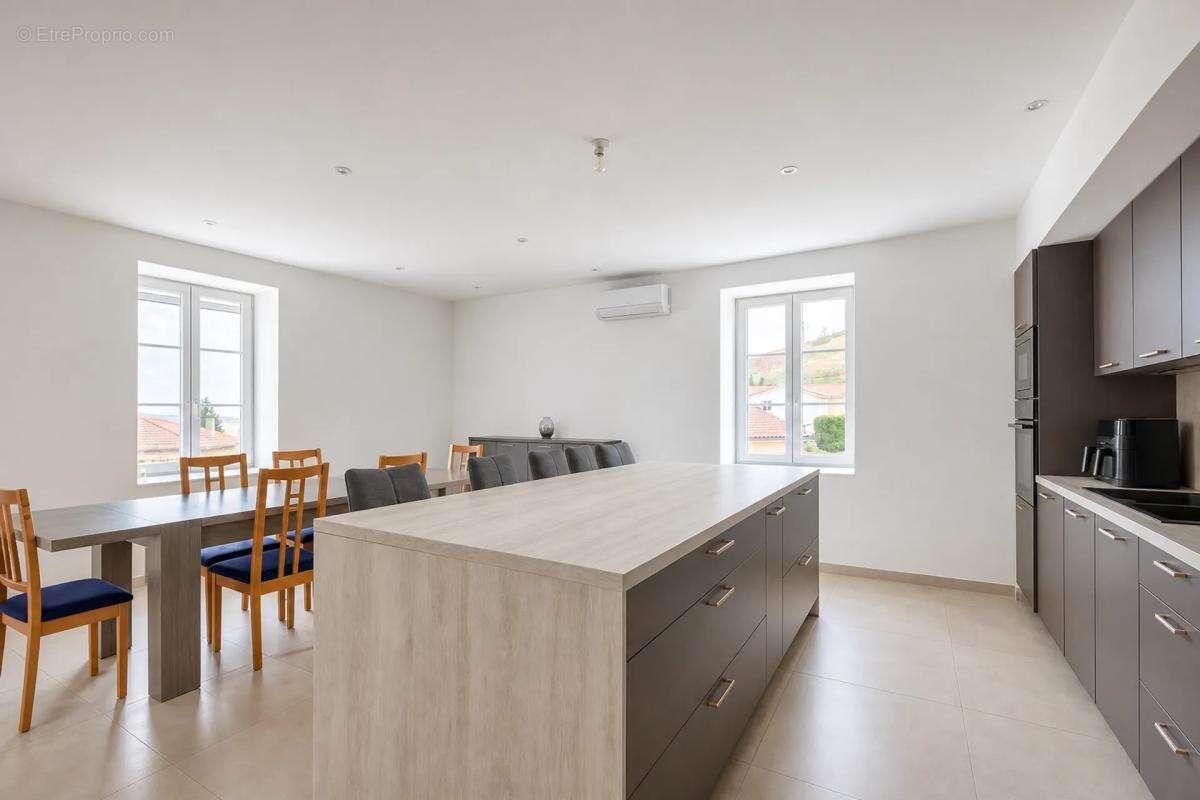 Villa en pierre rénovée avec garage à Vaulx-en-Beaujolais - photo 8