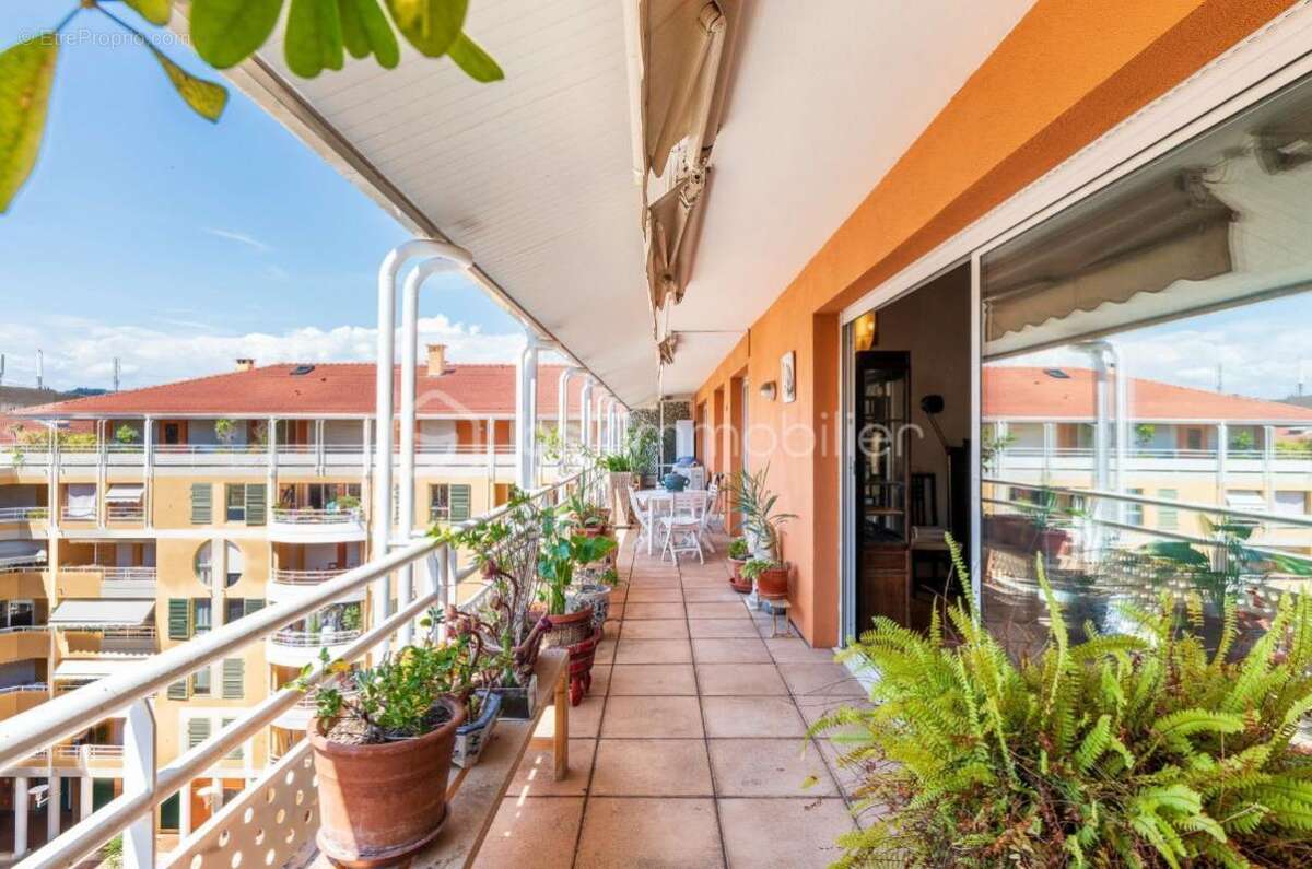 Penthouse Nice Port - Dernier étage - vue latérale Port - Grand Balcon - Garage - photo 16
