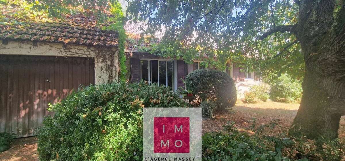 COUP DE COEUR - Maison de plain-pied de 94 m² avec jardin sur 1591 m² - photo 5