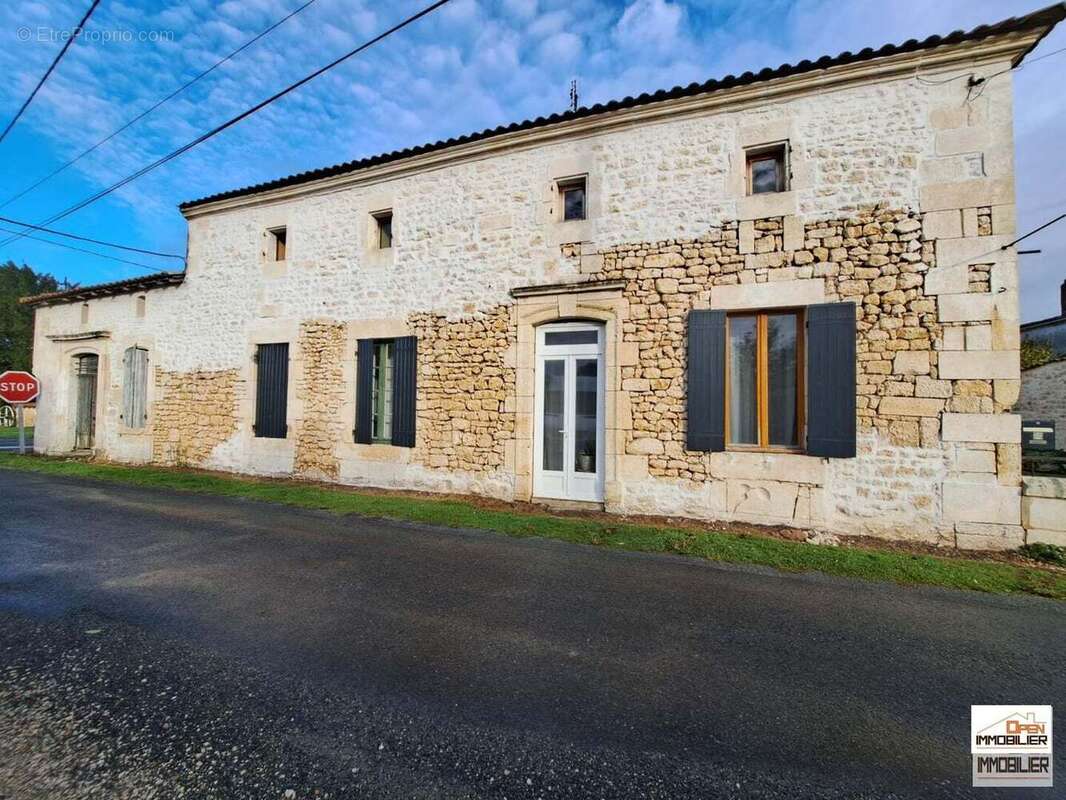 Maison à SAINT-SIGISMOND-DE-CLERMONT