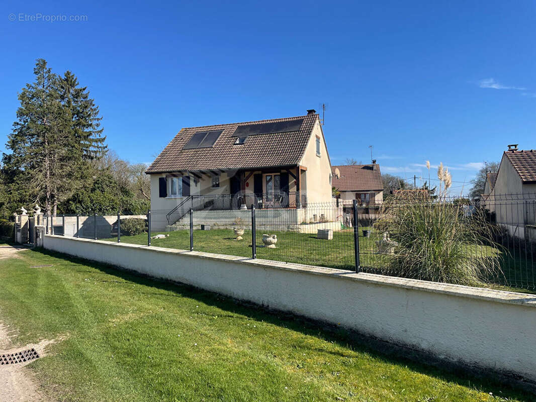 Maison à BUTTEAUX