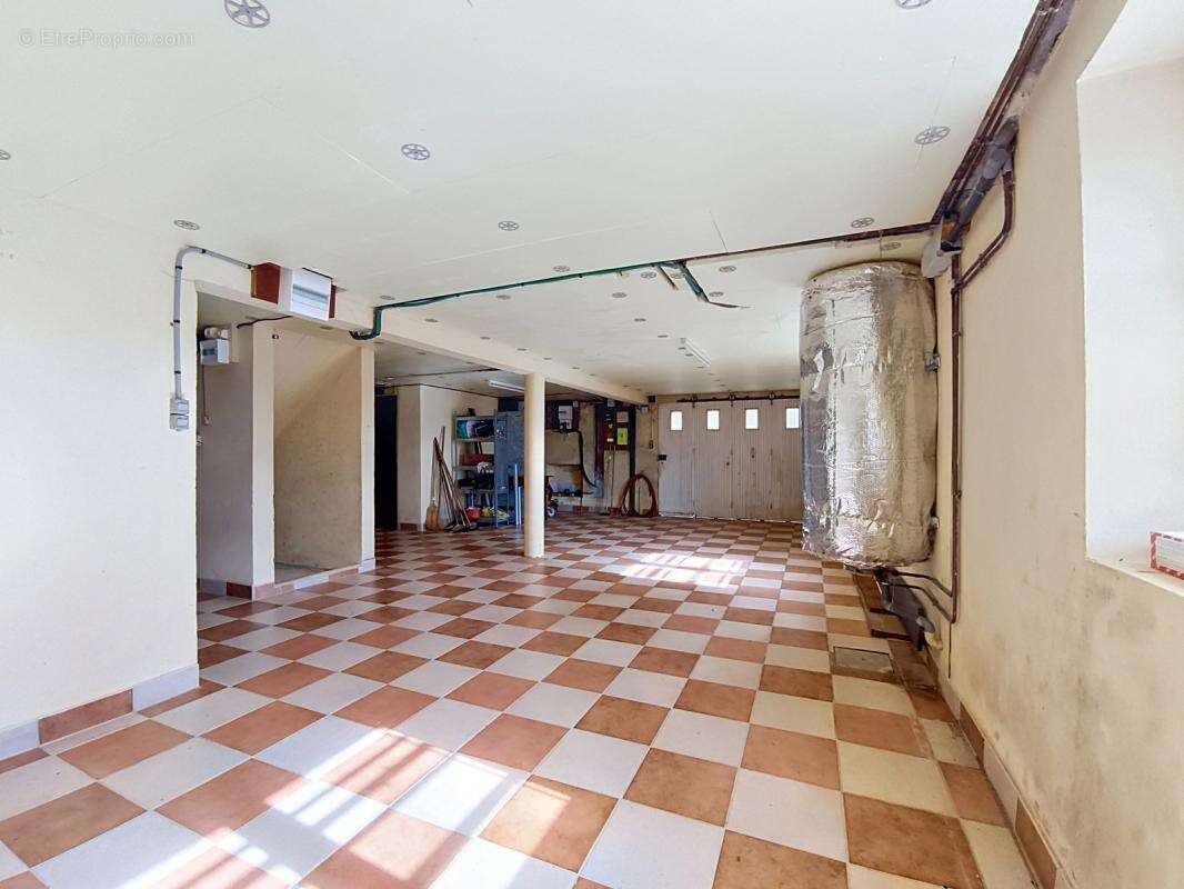 Grande maison familiale avec potentiel de deux logements – Environnement calme et verdoyant - photo 24