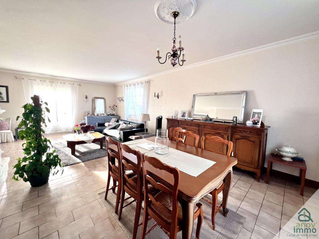 Maison à FONTAINE-LE-COMTE