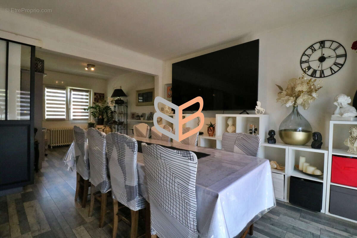 Maison à AUDUN-LE-ROMAN