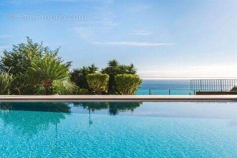 Appartement à ROQUEBRUNE-CAP-MARTIN