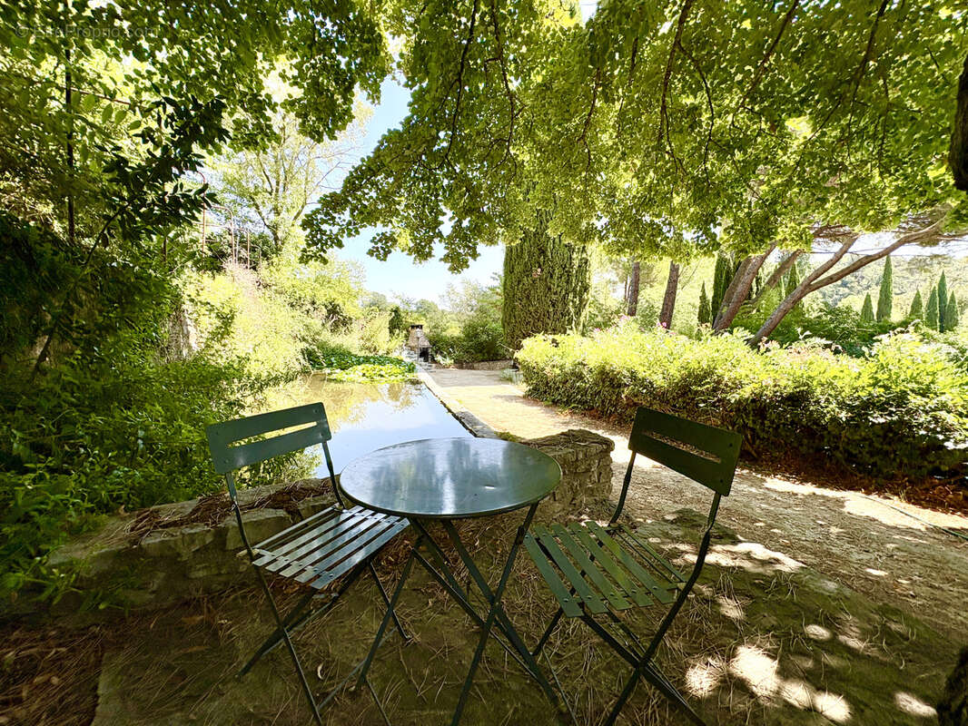 Propriété de caractère d'environ 185m2 sur près de 2 hectares avec piscine, tennis et maison indépendante - photo 18