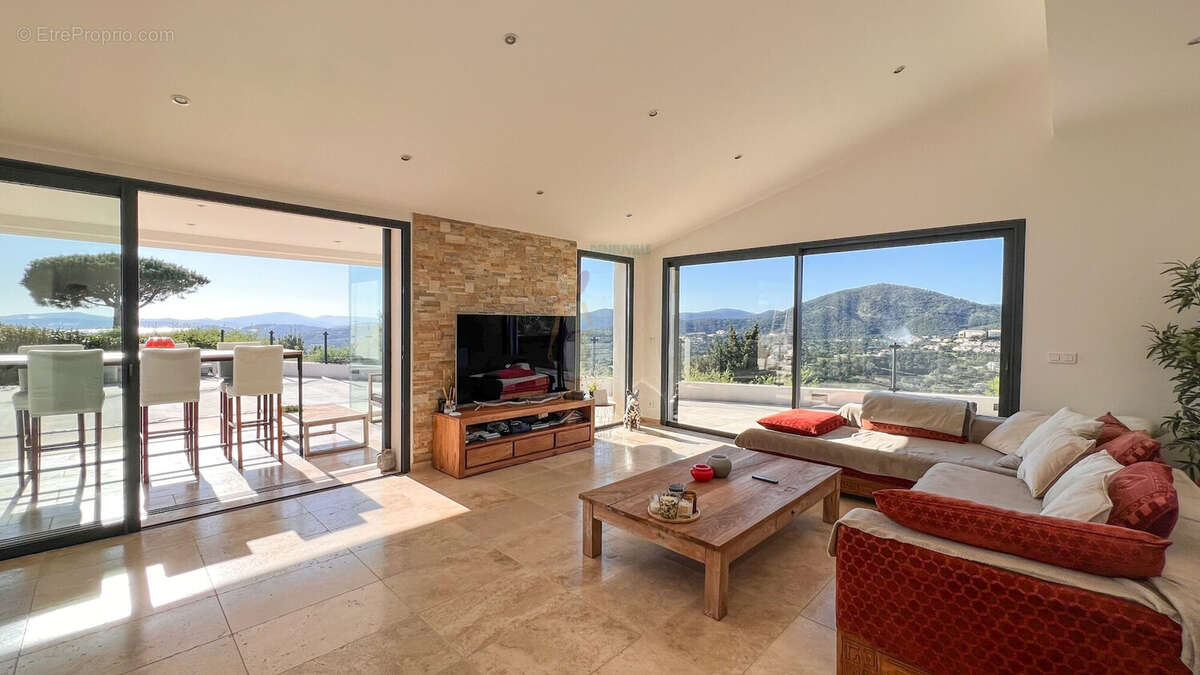 Maison à LES ISSAMBRES