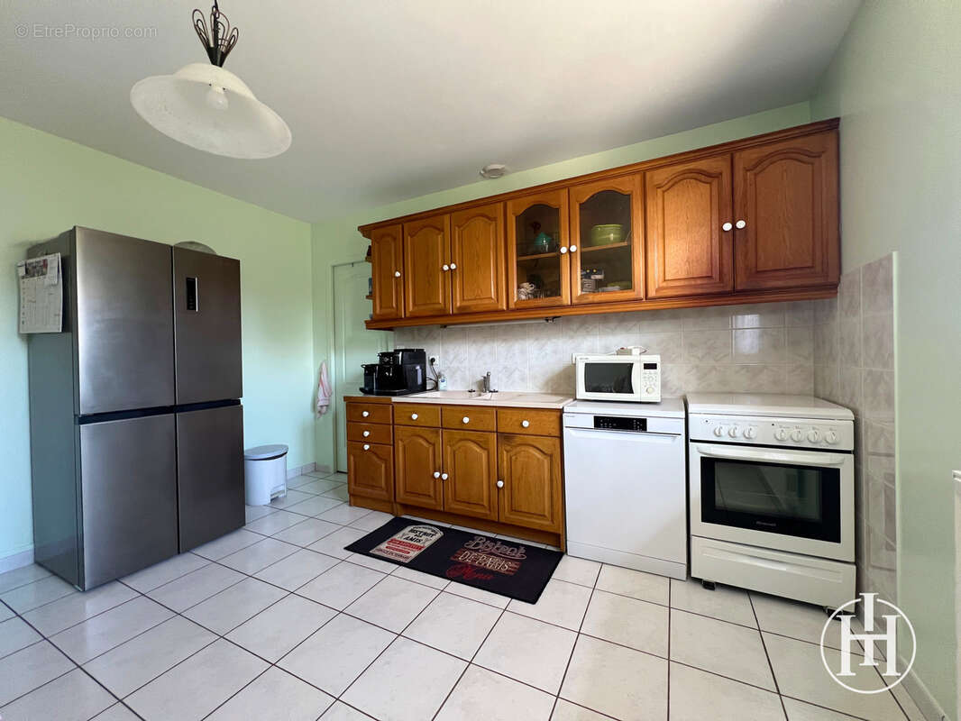 Maison à AINAY-LE-CHATEAU