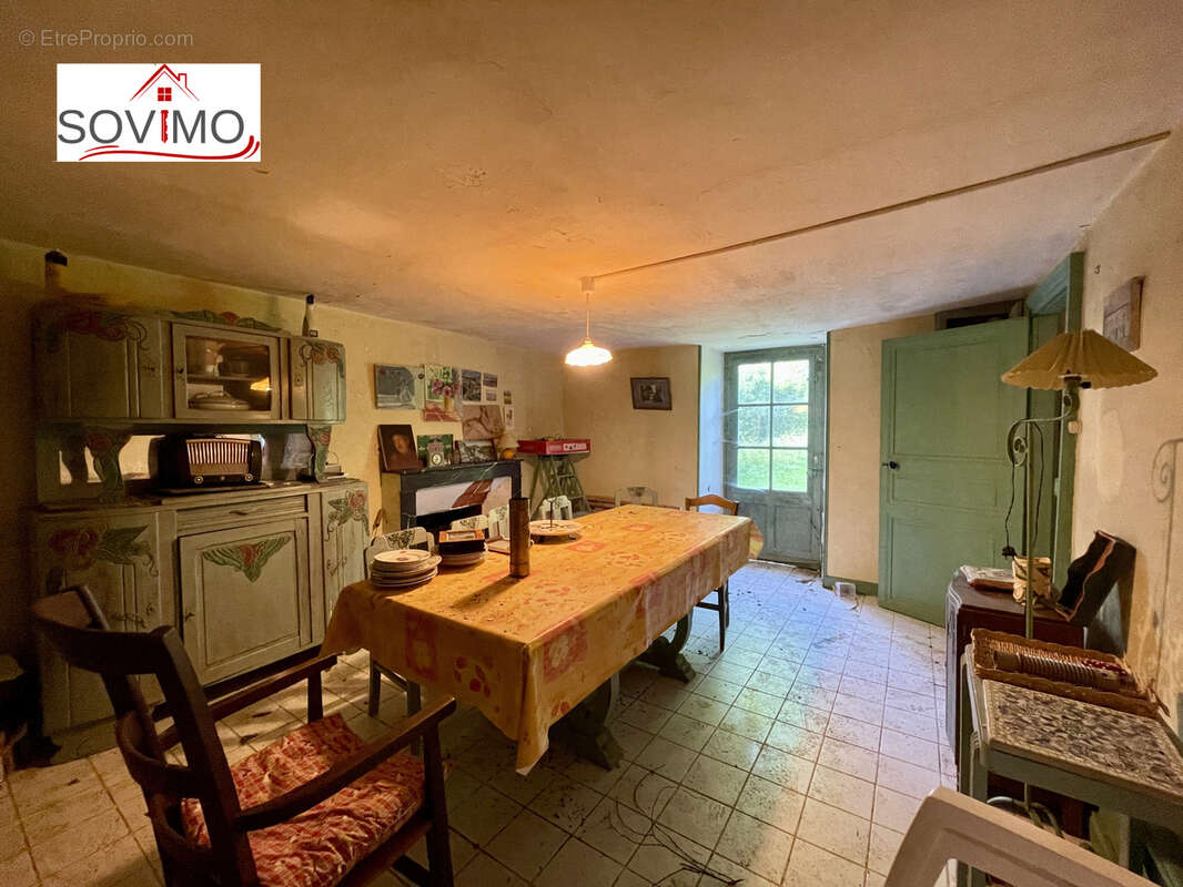 Au coeur d'un petit hameau, authentique maison de caractère indépendante, a rénover, avec terrain attenant - photo 11