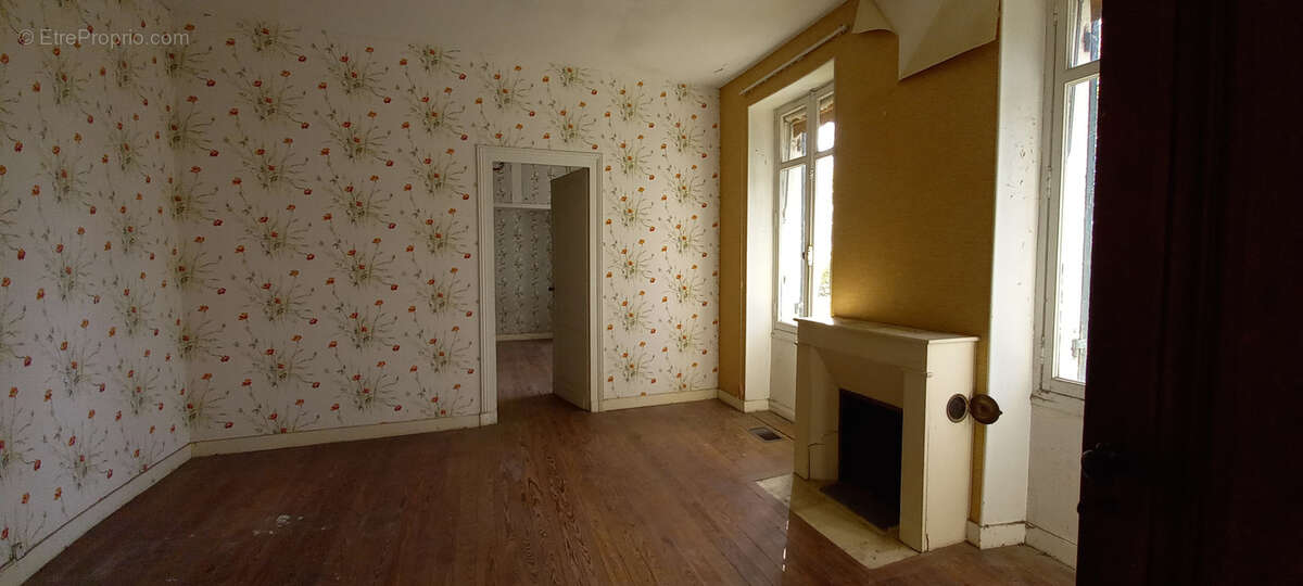 Maison pierre 7 pièces avec dépendance sur 1,13 hectare   Fort potentiel à rénover   Proche commodités - photo 12