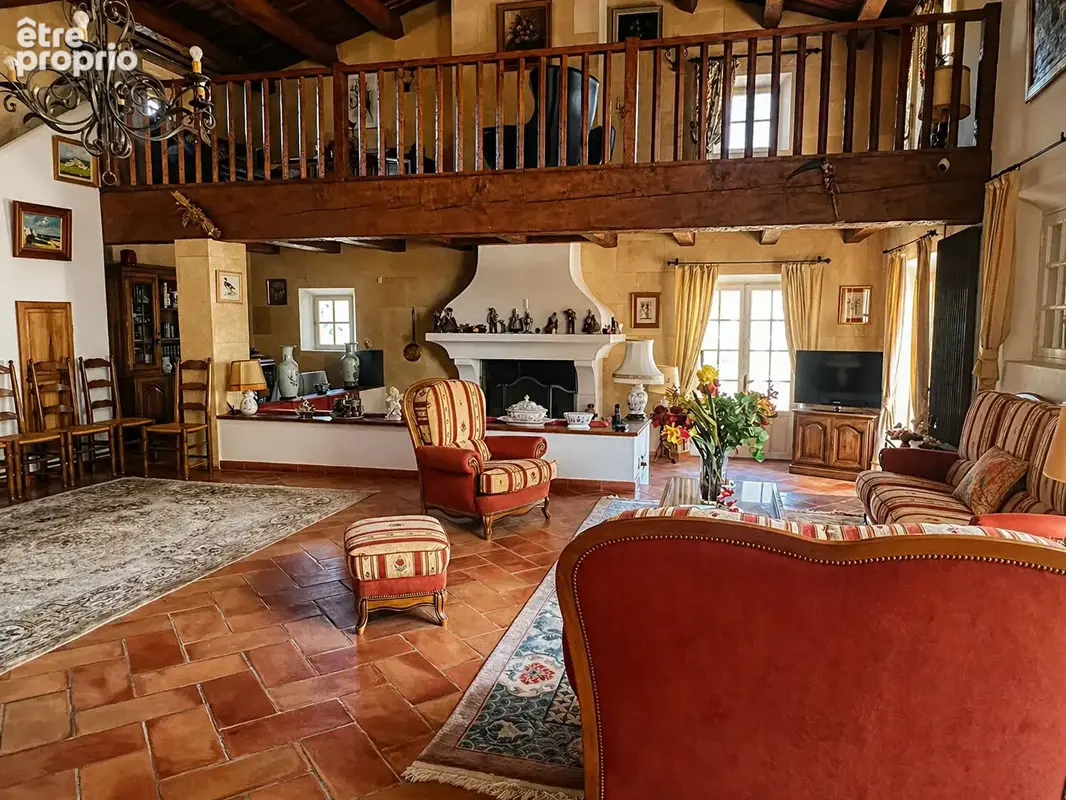 Maison de 246 m² avec sous-sol de 100 m², 3 garages fermés, piscine, sur 1849 m² de terrain en vente à Allauch - photo 5