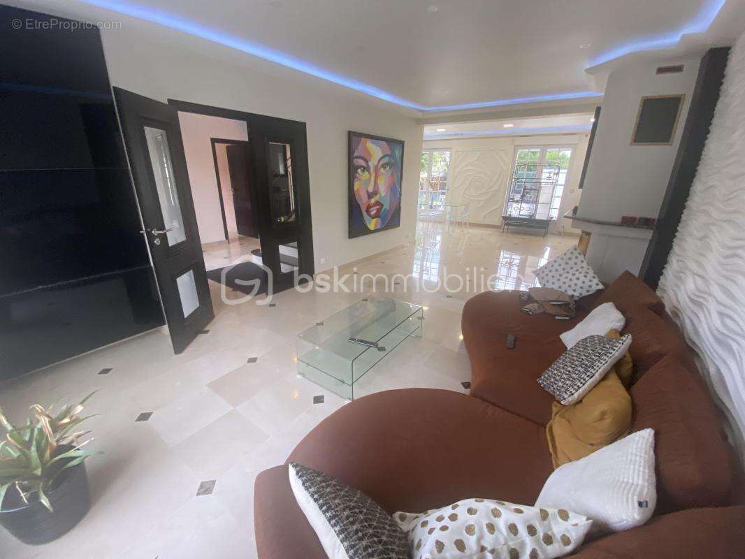 Maison à CHAMPS-SUR-MARNE