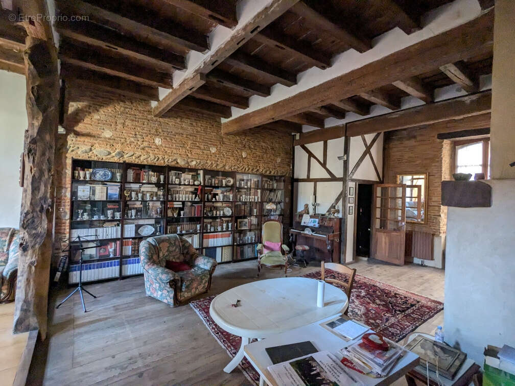 Maison à MONTESQUIEU-VOLVESTRE