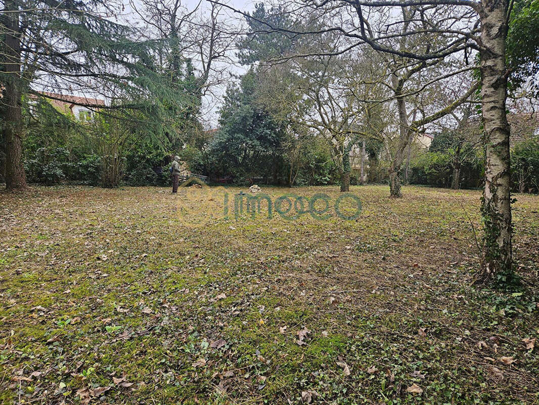 Terrain à LA FRETTE-SUR-SEINE