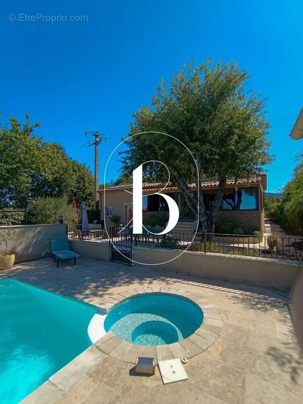 Maison à SAINT-JUST-ET-VACQUIERES