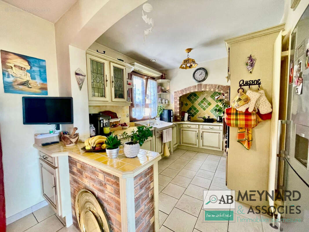 Maison indépendante à vendre à Guerard- 4 chambres - 2 garages - jardin 578m2 - photo 6
