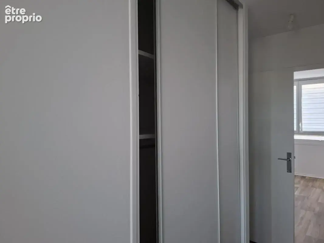 Trappes centre – appartement t5 rénové avec balcon – proche gare - photo 11