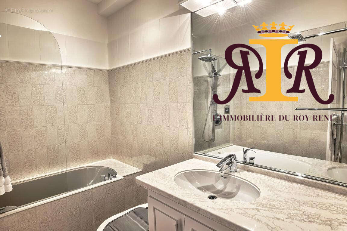 Appartement à MARSEILLE-5E