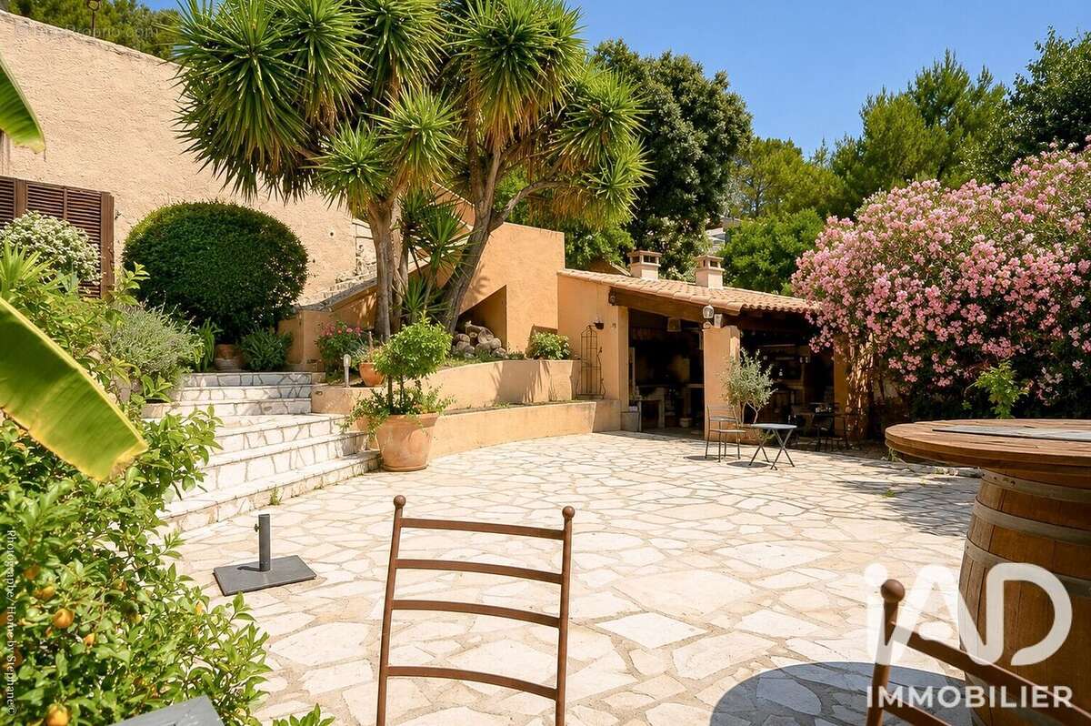 Maison 242 m² à Carnoux-En-Provence  - photo 6