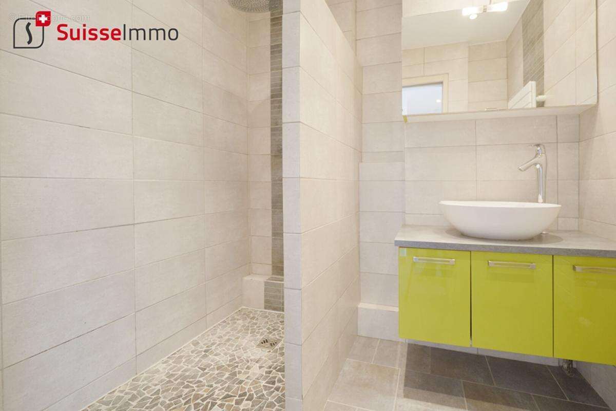 Appartement  4 pièces 70.4 m2 - 2 balcons - Vue Château et pré-la-Rose - photo 3