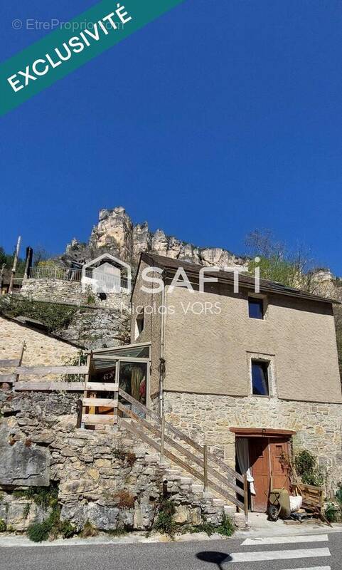 Photo 1 - Maison à SAINT-PIERRE-DES-TRIPIERS