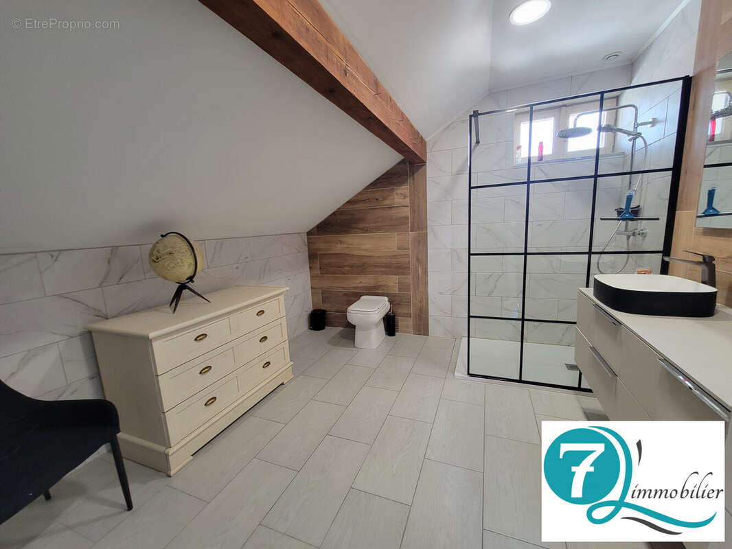 salle d&#039;eau - Appartement à PONTARLIER