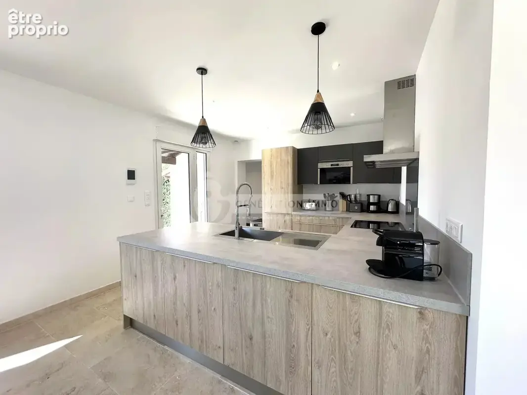 Maison de plain-pied proche centre de Fontvieille. - photo 16