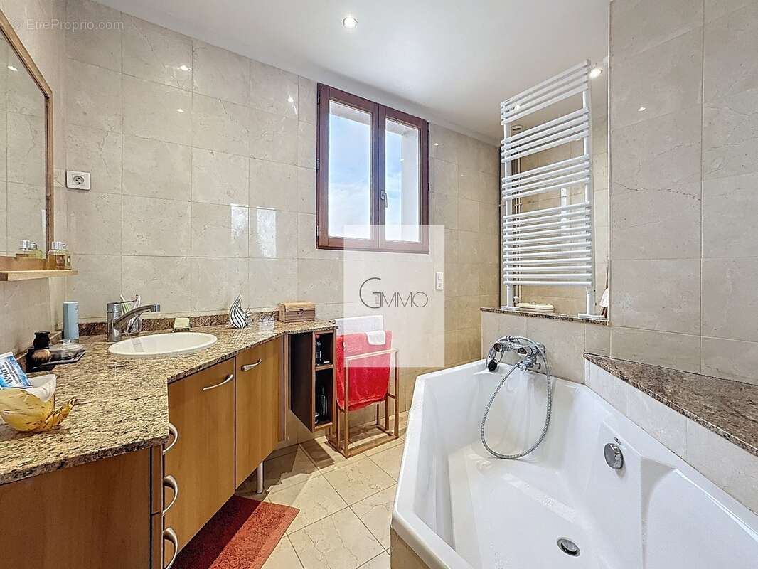 Maison à L'HAY-LES-ROSES