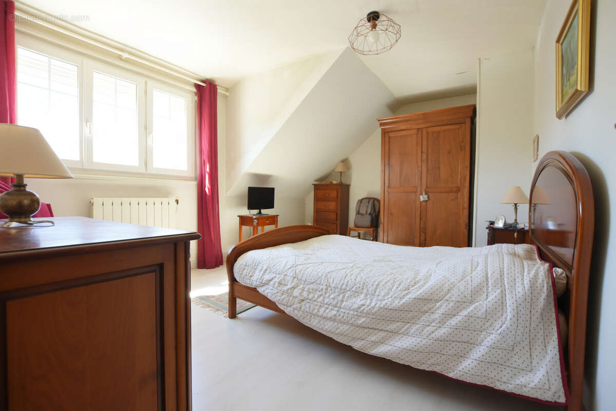 Maison à LES ESSARTS-LE-ROI