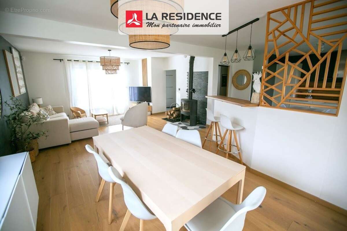 Maison à LES CLAYES-SOUS-BOIS