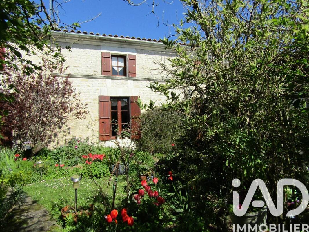 Photo 1 - Maison à LE GUA