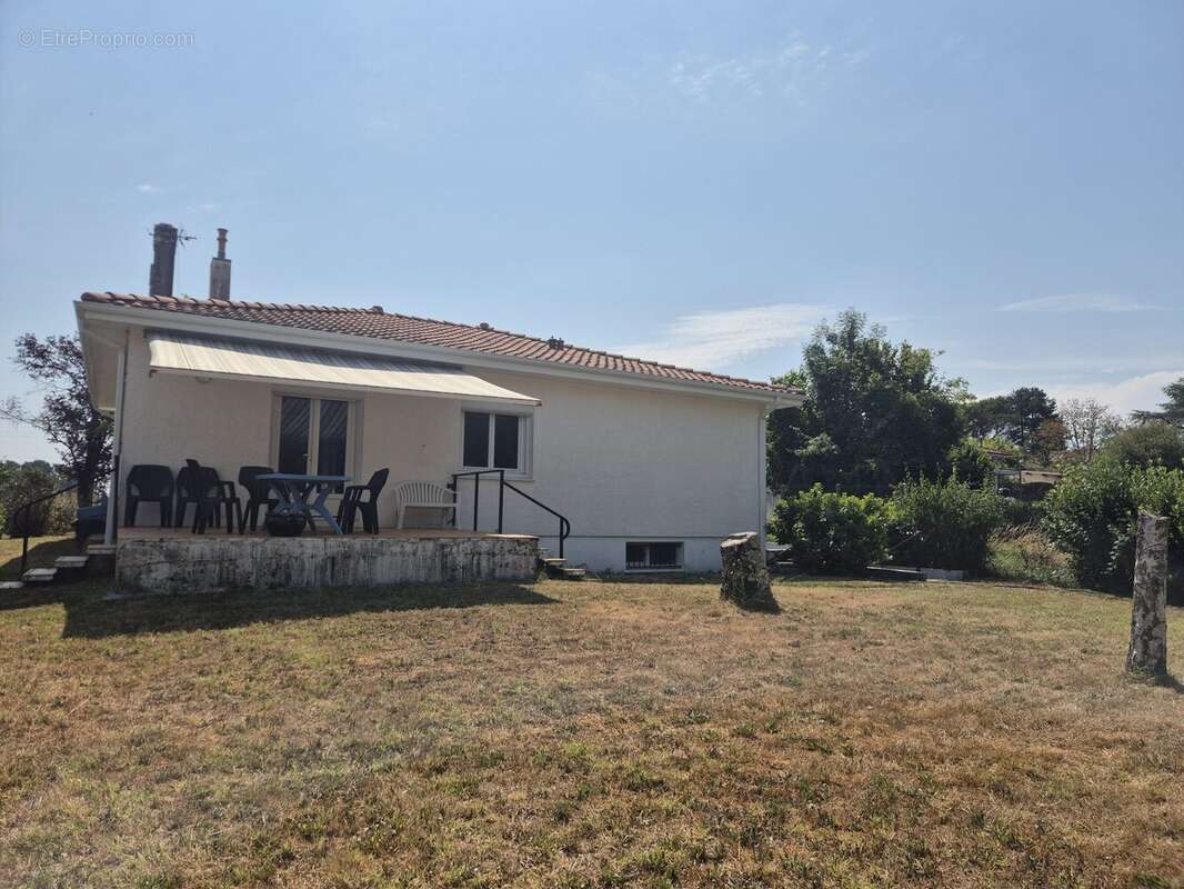Maison 97 m² à Yvrac  - photo 3