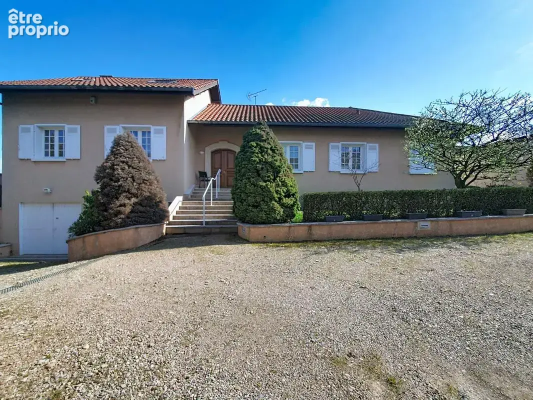 Maison - 4 Chambres - Bureau - Buanderie - Cave à vins - Garage - Piscine - Grande Cour - - photo 3