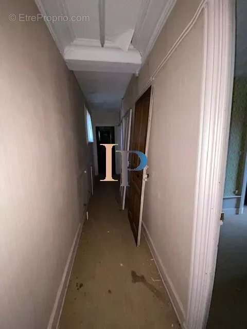 Appartement à COURS-LA-VILLE