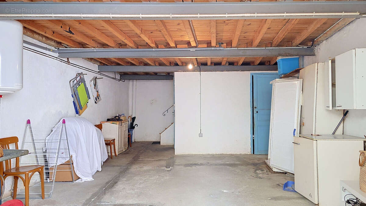 Maison de village avec grand garage, 2 chambres, 1 bureau et terrasse - photo 7